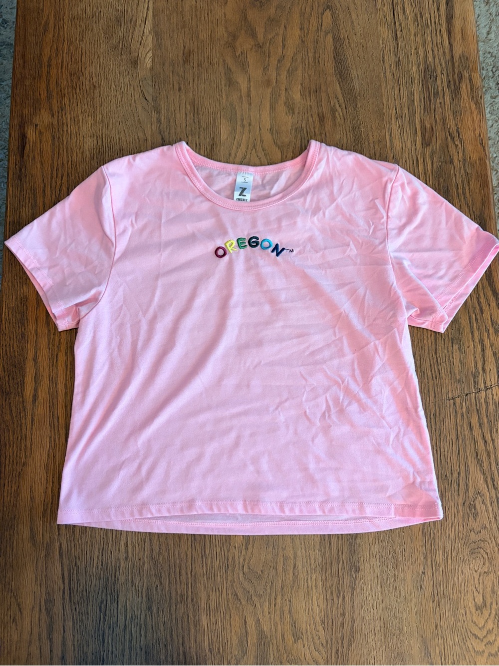 Women’s Fitted Pink Crop Top w/ Rainbow Embroidered “Oregon” sz XS
